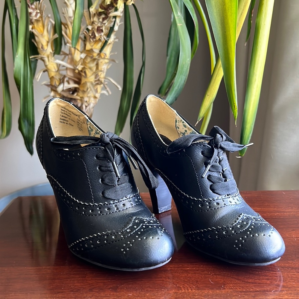 American Eagle Unique Black Heels